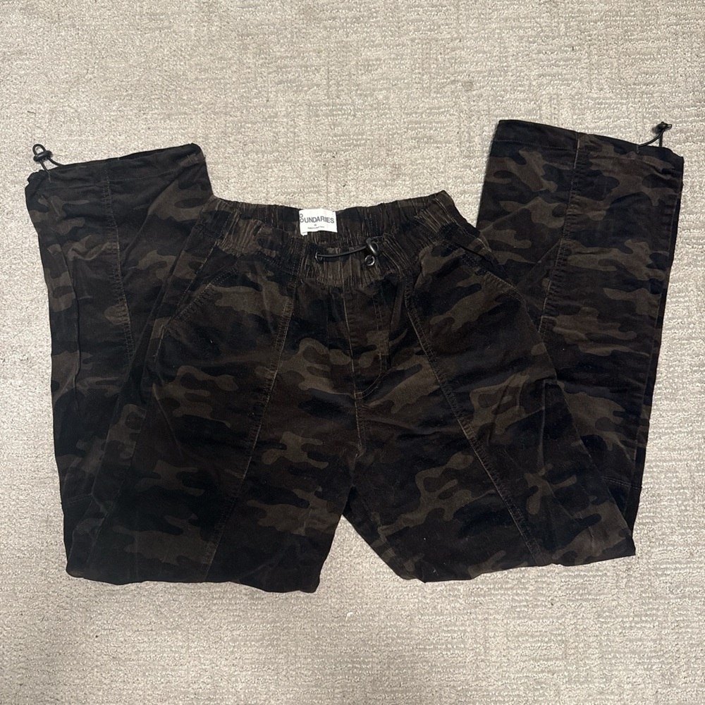 No Boundaries Men's Dark Camouflage Cargo Pants